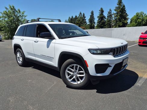 Used 2024 Jeep Grand Cherokee Laredo X AWD/4WD image 1