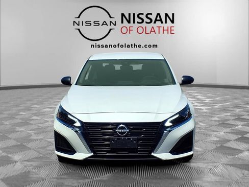 Used 2024 Nissan Altima 2.5 SV FWD image 29
