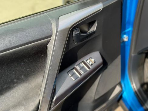 Used 2018 Toyota RAV4 LE image 26