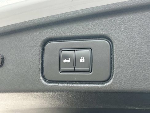 Used 2022 Nissan Pathfinder Platinum w/ Lighting Package (N93) AWD/4WD image 17