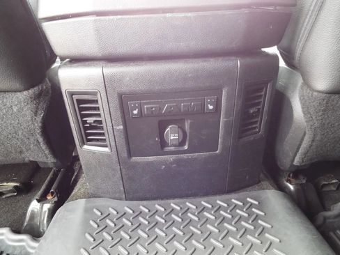 Used 2015 RAM 1500 Laramie AWD/4WD image 28