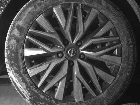 Used 2025 Nissan Altima 2.5 SV FWD image 15