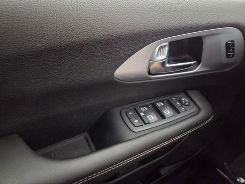 New 2026 Chrysler Pacifica Limited w/ Uconnect Theater Family Group FWD image 25