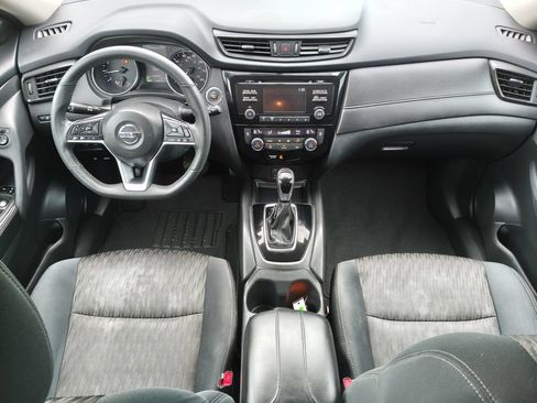 Used 2017 Nissan Rogue SV FWD image 6
