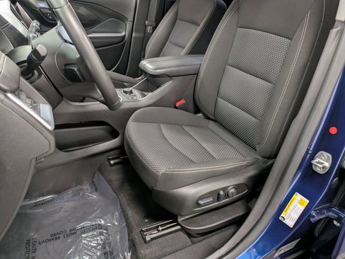 Used 2023 GMC Terrain SLE w/ Driver Convenience Package image 9