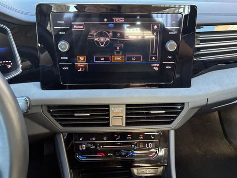 Used 2025 Volkswagen Jetta SE image 18