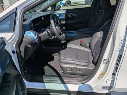 Used 2026 Chevrolet Equinox EV LT w/ Convenience Package II AWD/4WD image 11