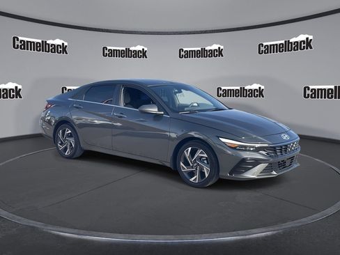 Certified 2025 Hyundai Elantra SEL FWD image 1