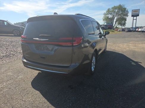 Used 2022 Chrysler Pacifica Touring-L FWD image 24