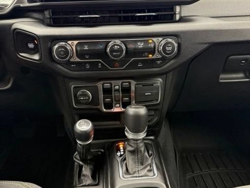 Used 2025 Jeep Gladiator Sport AWD/4WD image 8