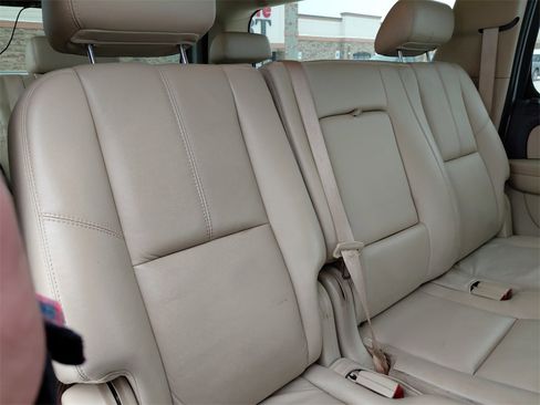 Used 2008 Chevrolet Suburban LT w/ LT Preferred Equipment Group image 19