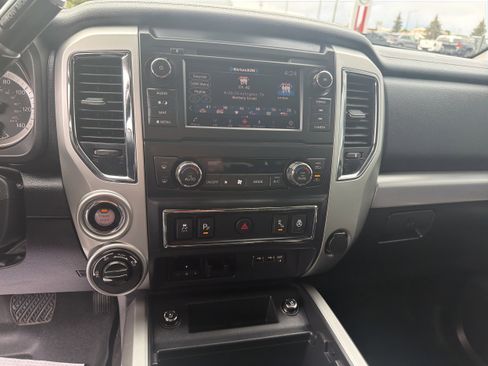 Used 2019 Nissan Titan PRO-4X w/ Pro-4x Convenience Package image 11
