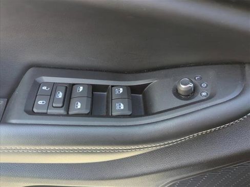 Used 2024 Jeep Grand Cherokee Laredo image 23