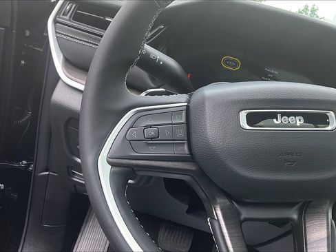 New 2026 Jeep Grand Cherokee Limited w/ Limited Altitude Package AWD/4WD image 16