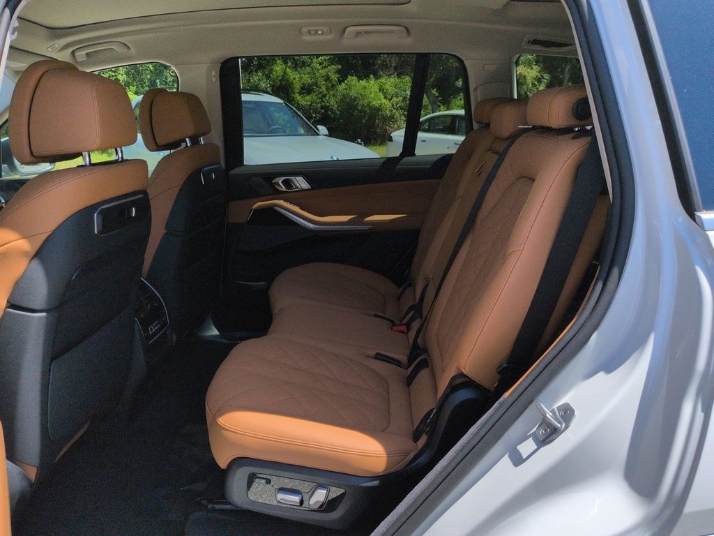 New 2027 BMW X7 xDrive40i w/ Premium Package AWD/4WD image 14