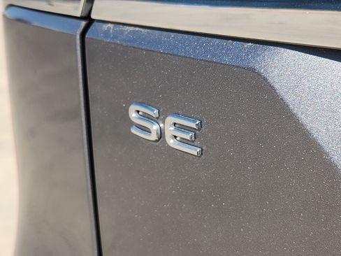 Used 2024 Volkswagen Atlas SE FWD image 8