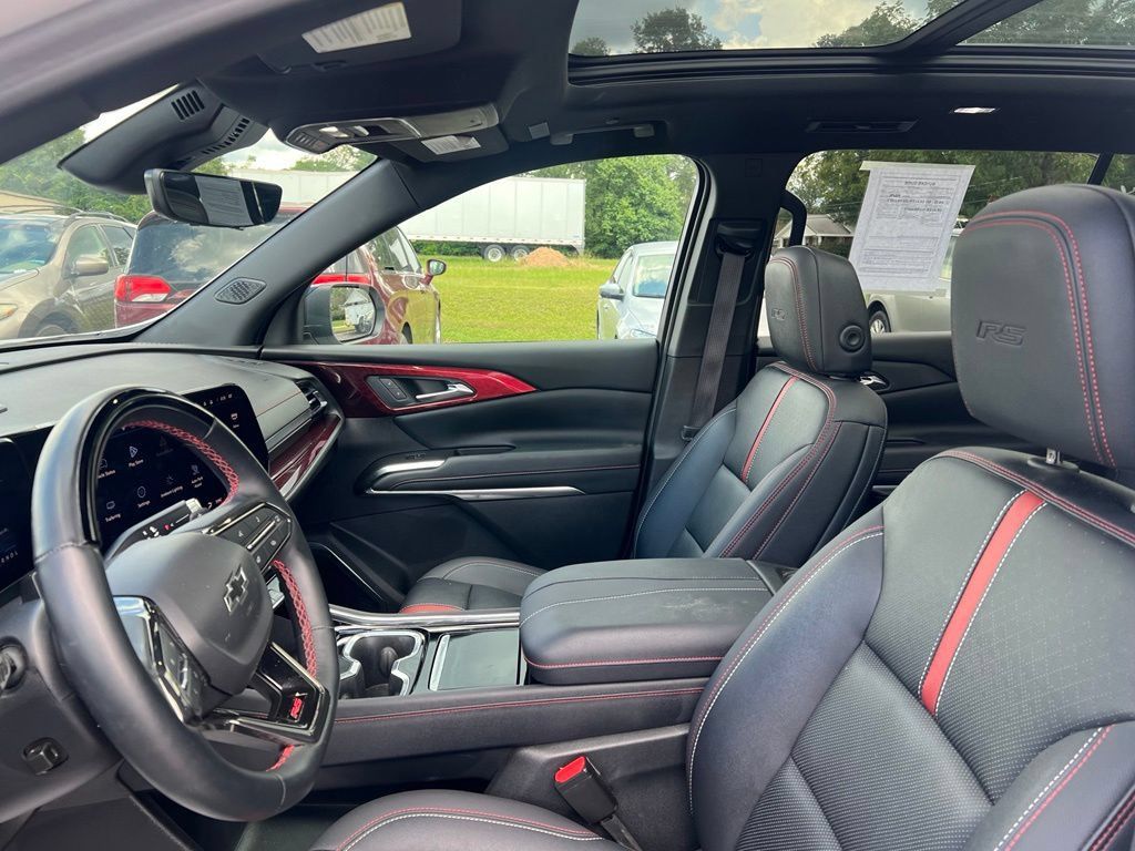 Used 2025 Chevrolet Traverse RS w/ LPO, Floor Liner Package FWD image 9