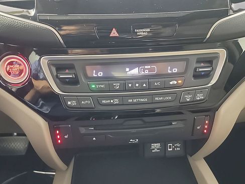 Certified 2021 Honda Pilot Touring image 33