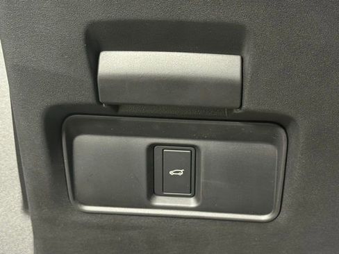 New 2025 Land Rover Discovery Sport S image 38