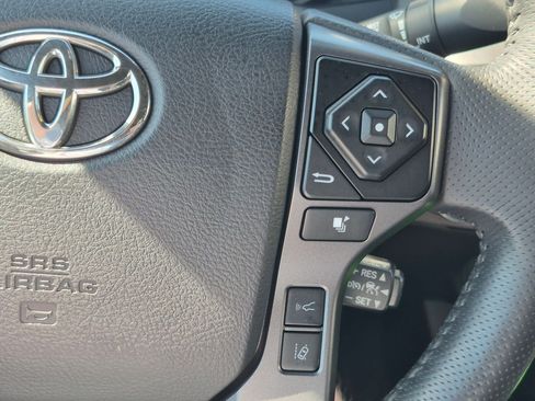 Used 2022 Toyota Tacoma TRD Off-Road w/ TRD Premium Off Road Package AWD/4WD image 17