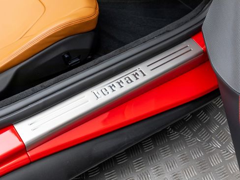 Used 2019 Ferrari Portofino image 39