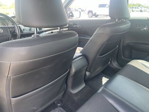 Used 2017 Honda Accord Sport image 24
