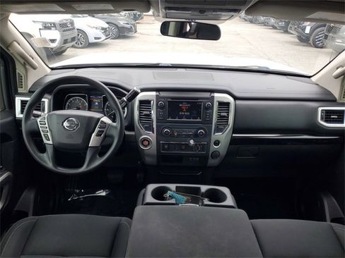 Used 2019 Nissan Titan SV image 22