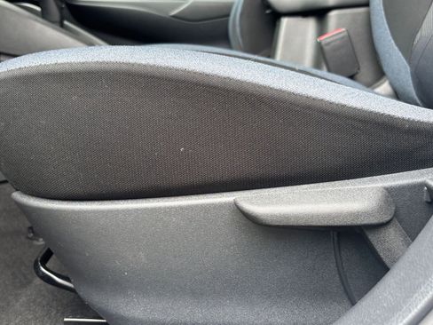 Used 2025 Nissan Versa SV FWD image 22