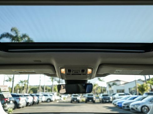 Used 2022 Toyota Highlander XLE FWD image 15
