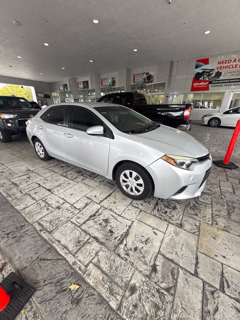 Used 2016 Toyota Corolla L FWD image 2