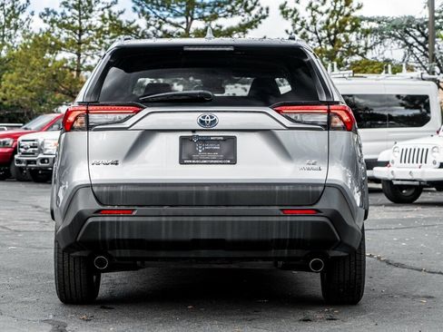 Used 2021 Toyota RAV4 LE image 6
