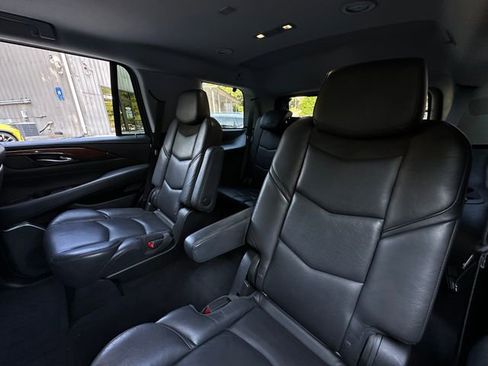 Used 2019 Cadillac Escalade 2WD image 34