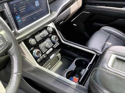 Used 2021 GMC Yukon Denali w/ Denali Premium Package image 15