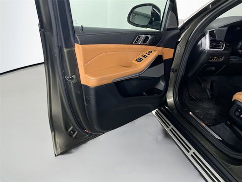 Used 2021 BMW X5 xDrive40i w/ Premium Package image 16