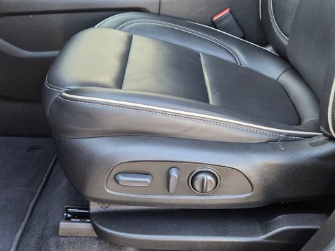 Used 2023 Chevrolet Traverse Premier FWD image 14
