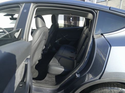 Used 2023 Tesla Model Y Long Range image 28