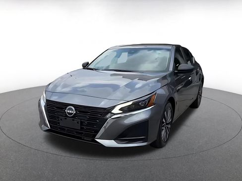 Used 2025 Nissan Altima 2.5 SV FWD image 6