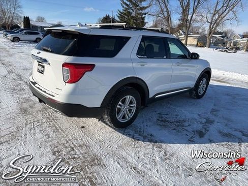 Used 2022 Ford Explorer XLT w/ Equipment Group 202A AWD/4WD image 4