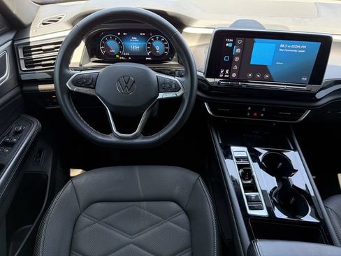 Used 2024 Volkswagen Atlas Cross Sport SE w/ Panoramic Sunroof Package FWD image 12