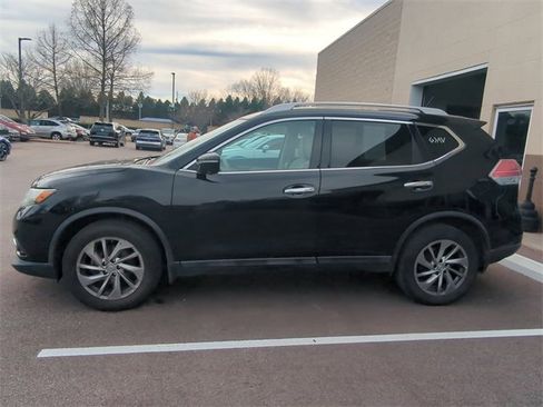 Used 2015 Nissan Rogue SL image 2