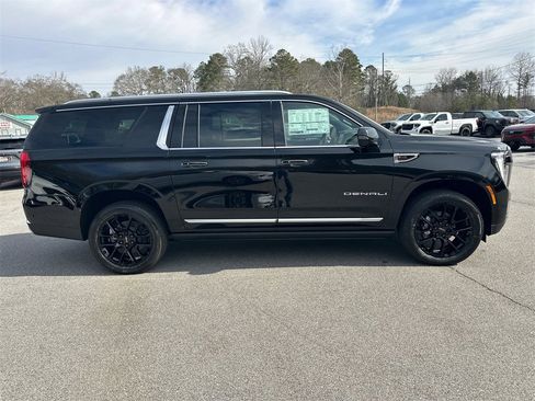 New 2026 GMC Yukon XL Denali w/ Sun & Power Step Package image 5