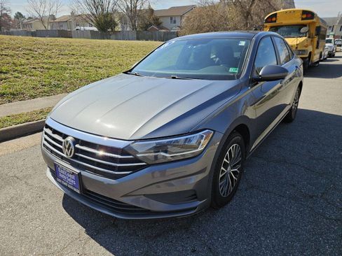 Used 2019 Volkswagen Jetta SE image 3