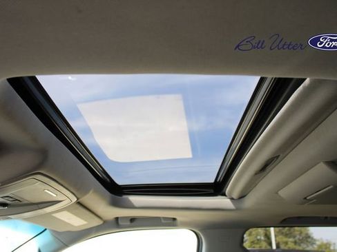 Used 2016 Chevrolet Suburban LT image 19