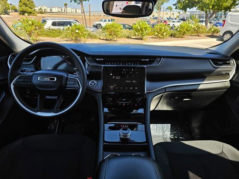 Used 2024 Jeep Grand Cherokee Laredo image 22