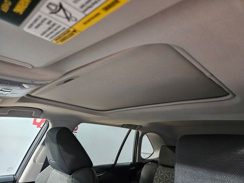 Used 2022 Toyota RAV4 XLE w/ Convenience Package image 25