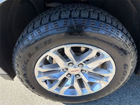 Used 2023 GMC Yukon XL SLT image 11