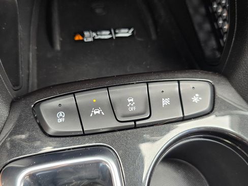 Used 2023 Chevrolet TrailBlazer ACTIV w/ Sun and Liftgate Package FWD image 28