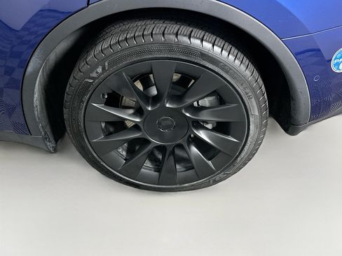 Used 2021 Tesla Model Y Long Range AWD/4WD image 11