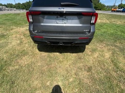 Used 2025 Ford Explorer ST-Line w/ ST-Line Street Pack AWD/4WD image 4