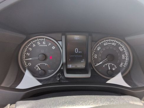 Used 2019 Toyota Tacoma TRD Off-Road AWD/4WD image 15